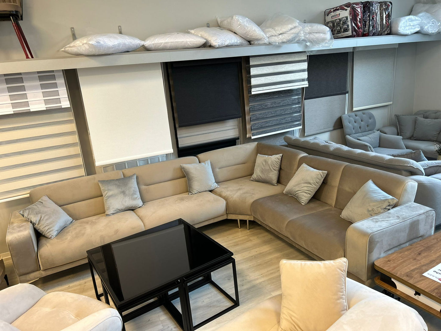 L-Sofa Ausstellungsstück im ANGEBOT